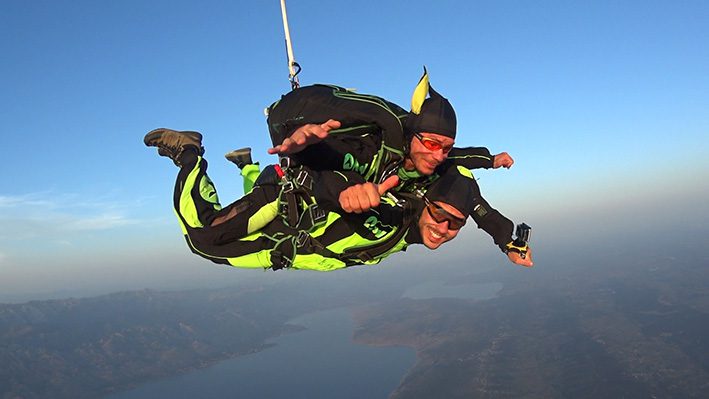 tandem skydiving