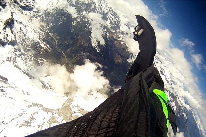 Wingsuit BASE jumping Wingsuit base jumping in Alps