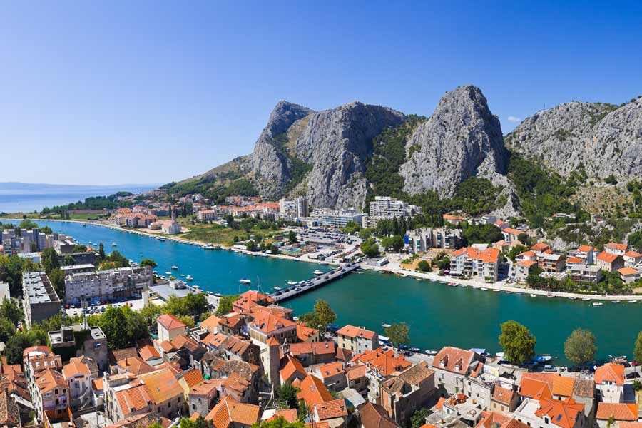 The crag over the city of Omits